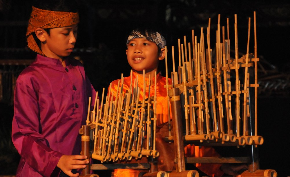 Sejarah alat musik angklung